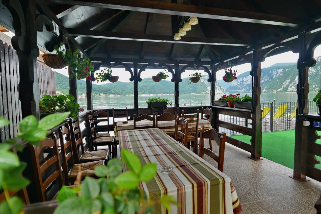 Vila Golful Dunarii ดูโบวา ภายนอก รูปภาพ