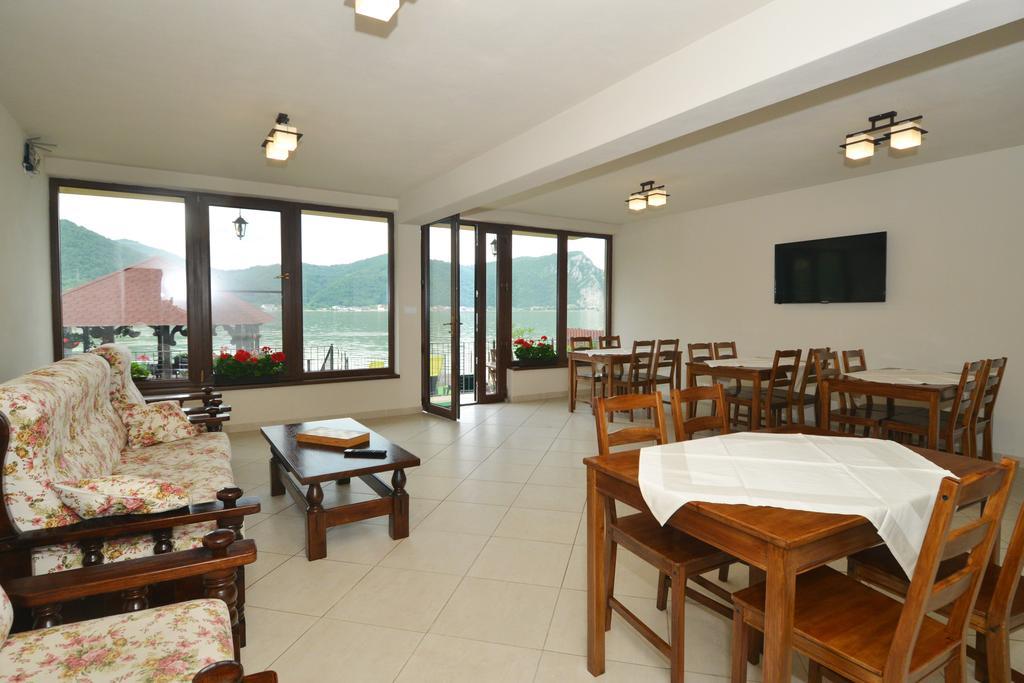 Vila Golful Dunarii ดูโบวา ภายนอก รูปภาพ