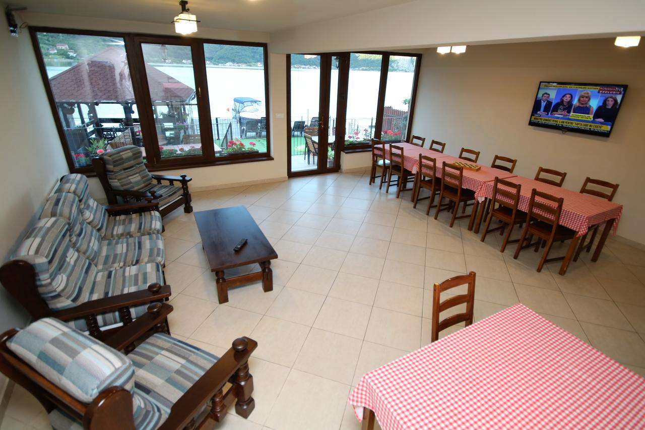 Vila Golful Dunarii ดูโบวา ภายนอก รูปภาพ